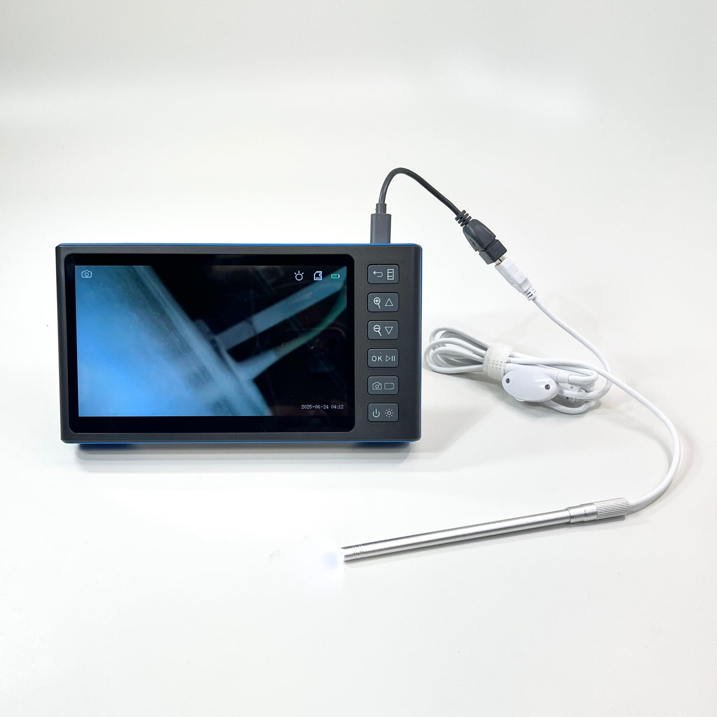 Vividia M700 USB Monitor with 7" Display Screen and USB-A Port and Rechareable Battery for USB Cameras