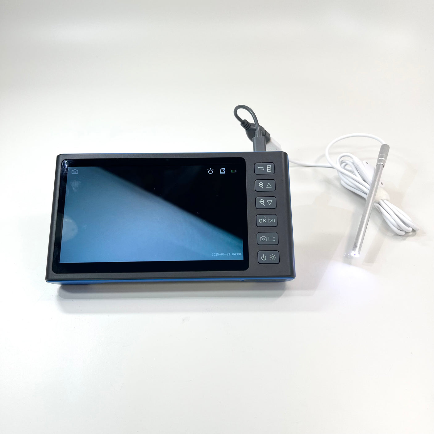 Vividia M700 USB Monitor with 7" Display Screen and USB-A Port and Rechareable Battery for USB Cameras