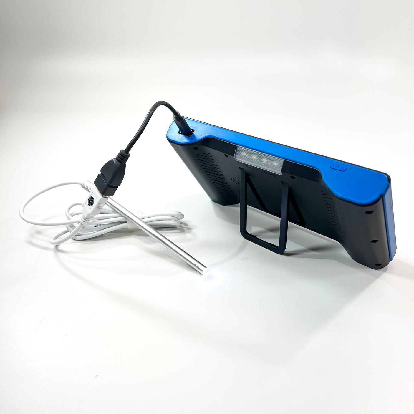 Vividia M700 USB Monitor with 7" Display Screen and USB-A Port and Rechareable Battery for USB Cameras