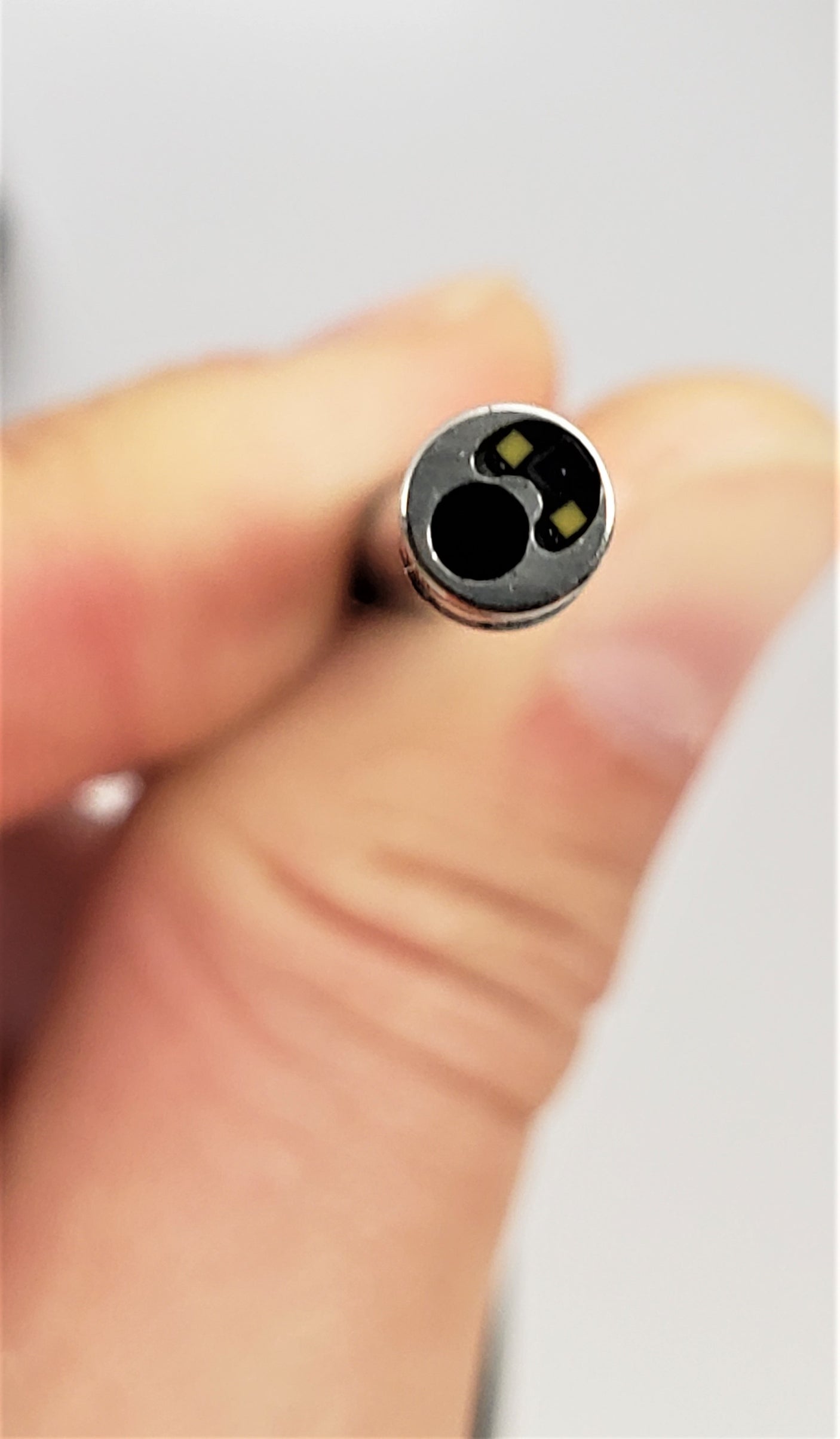 Vividia Y-3860 Veterinary Handheld Portable Video Endoscope with 2-Way Articulation 3.8mm Diameter Probe 600mm Long Insertion Tube 1.2mm Working Channel and 4 Inch Touch Screen Monitor