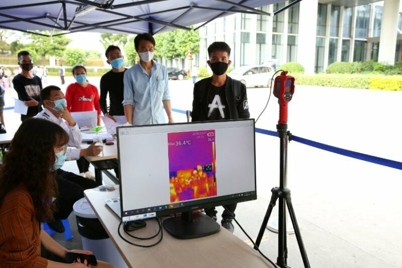 Vividia 220K Body Temperature Fever Detection Thermal Imaging Camera 30°C - 45°C (86°F - 113°F) with Resolution 200x150 and 2.8" LCD Screen and Real-Time PC Streaming and High Temperature Alarm