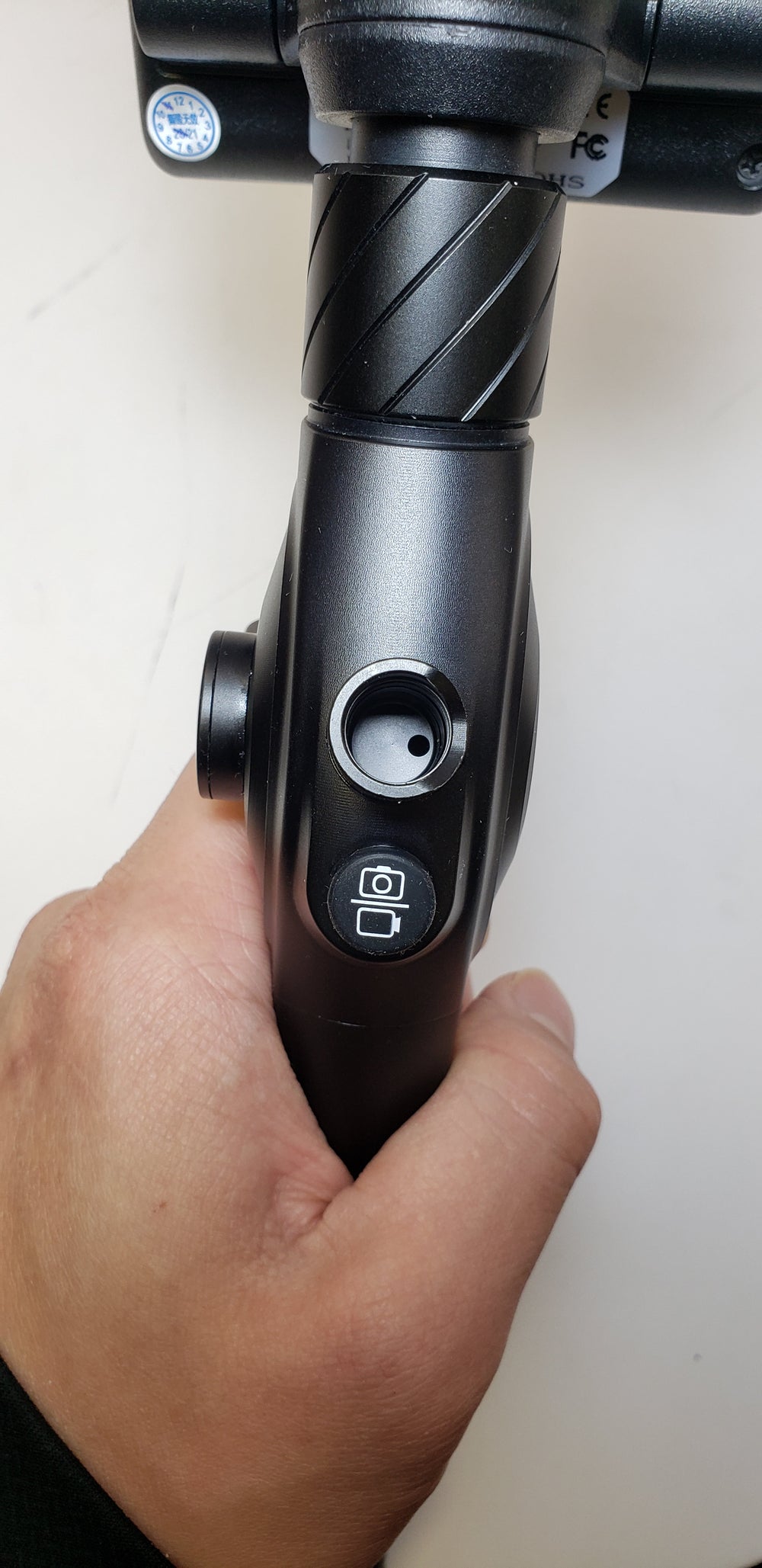 Vividia Y-4860 Veterinary Handheld Portable Video Endoscope with 2-Way Articulation 4.8mm Diameter Probe 600mm Long Insertion Tube 2.2mm Working Channel and 4 Inch Touch Screen Monitor